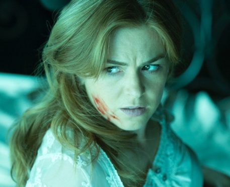 A Última Premonição | Terror com Isla Fisher e Jim Parsons ganha trailer nacional