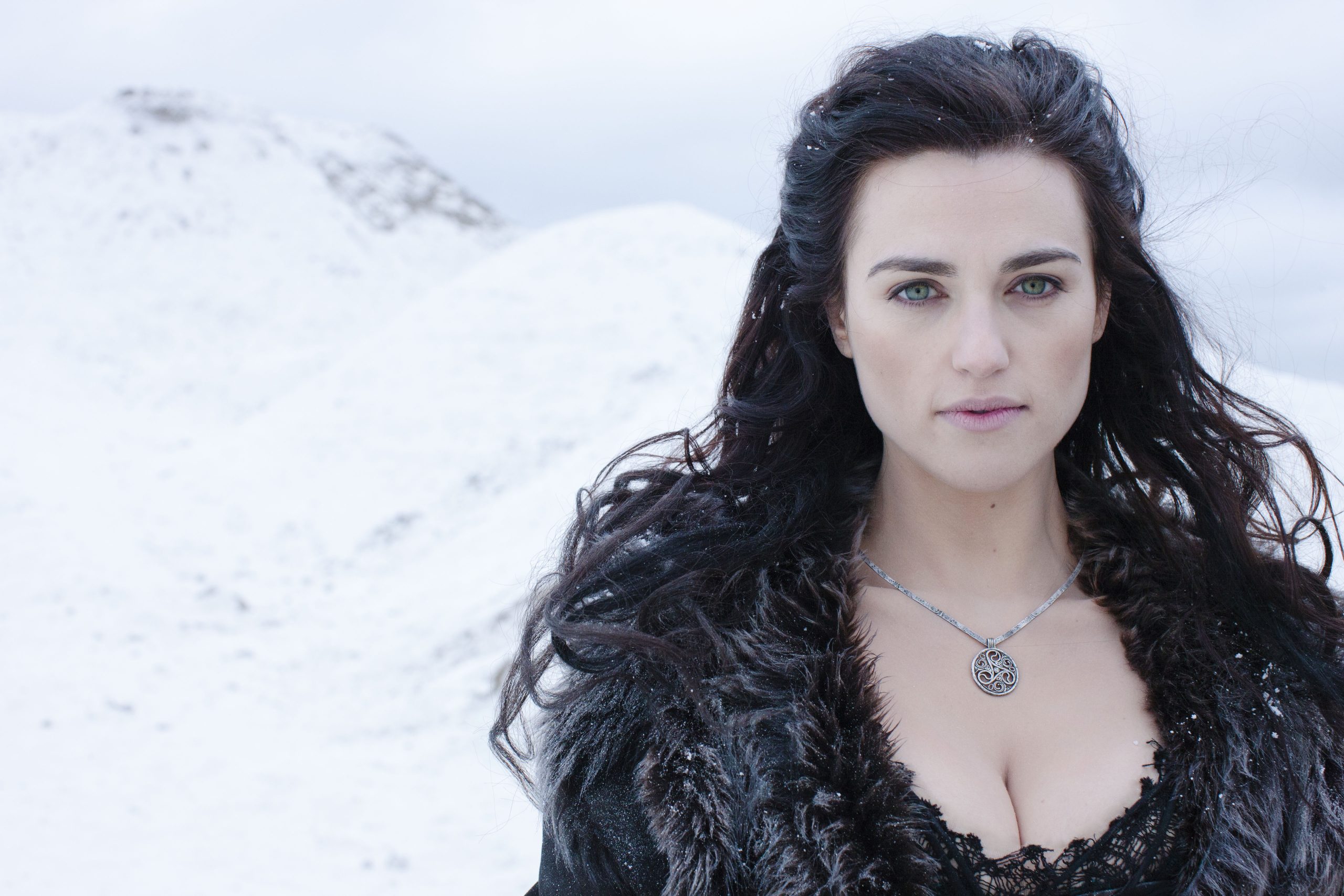 Katie McGrath entra para o elenco de Supergirl como Lena Luthor