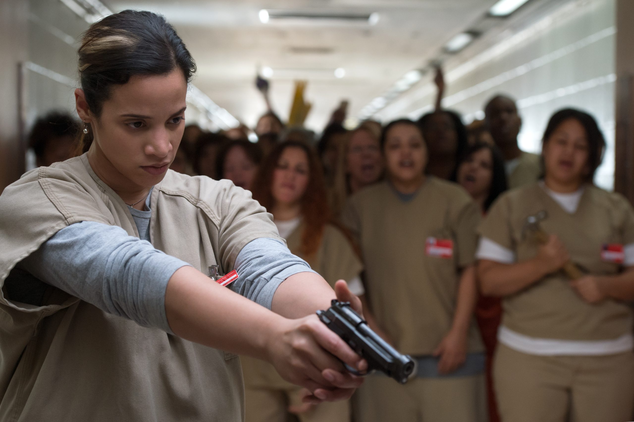 Clima tenso no primeiro vídeo da 5ª temporada de Orange is the New Black