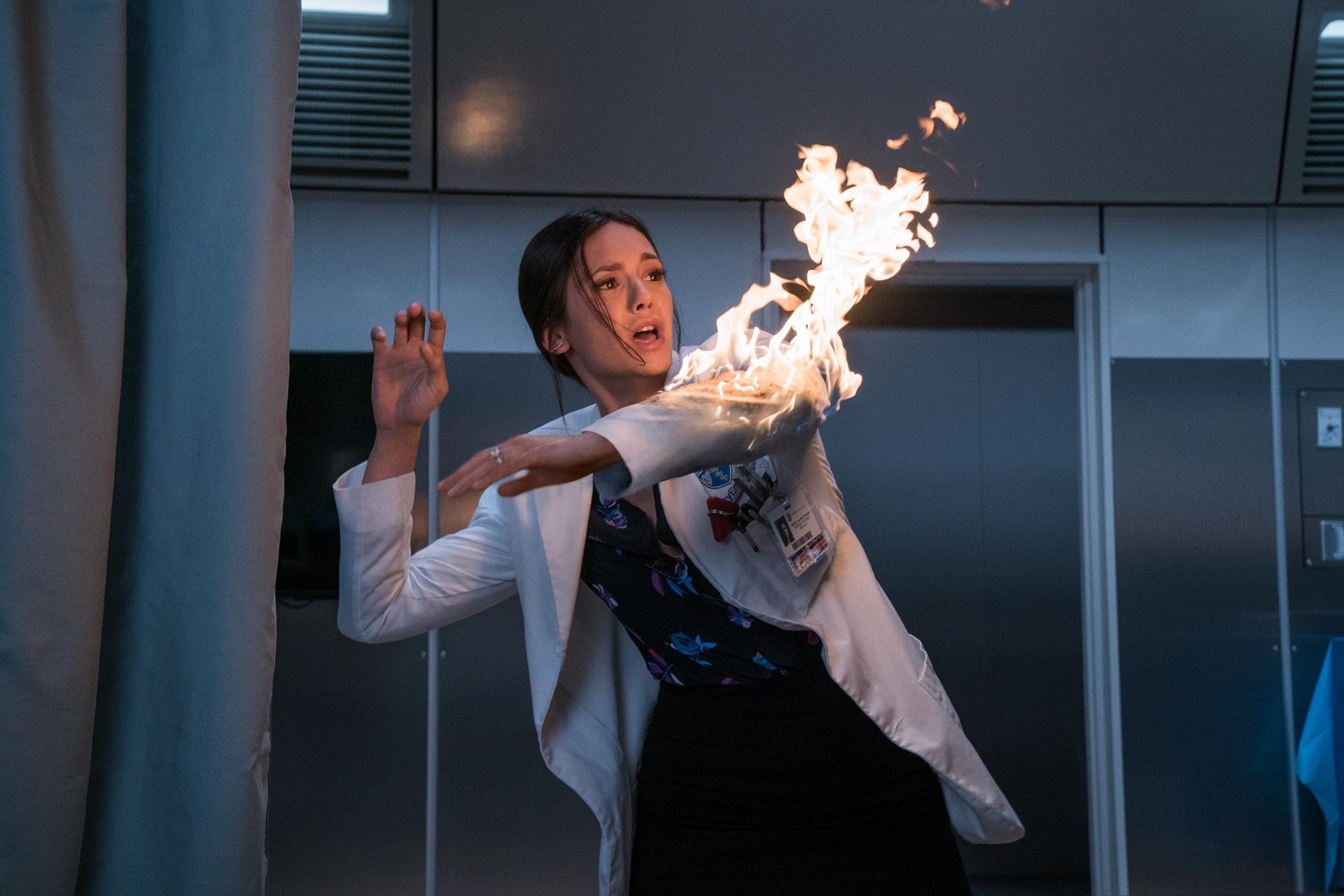 Nina Dobrev dispensou dublê em cenas com fogo do filme Além da Morte
