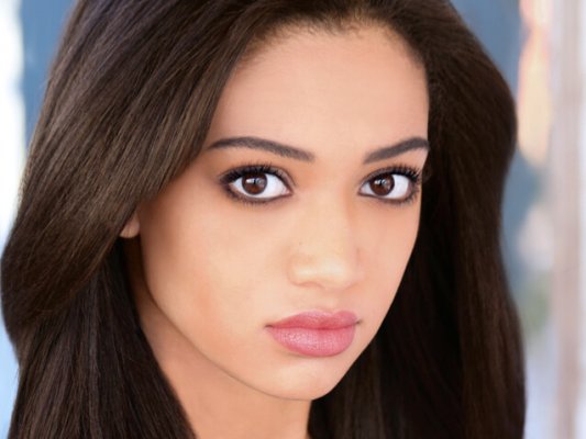 Samantha Logan em 13 Reasons Why
