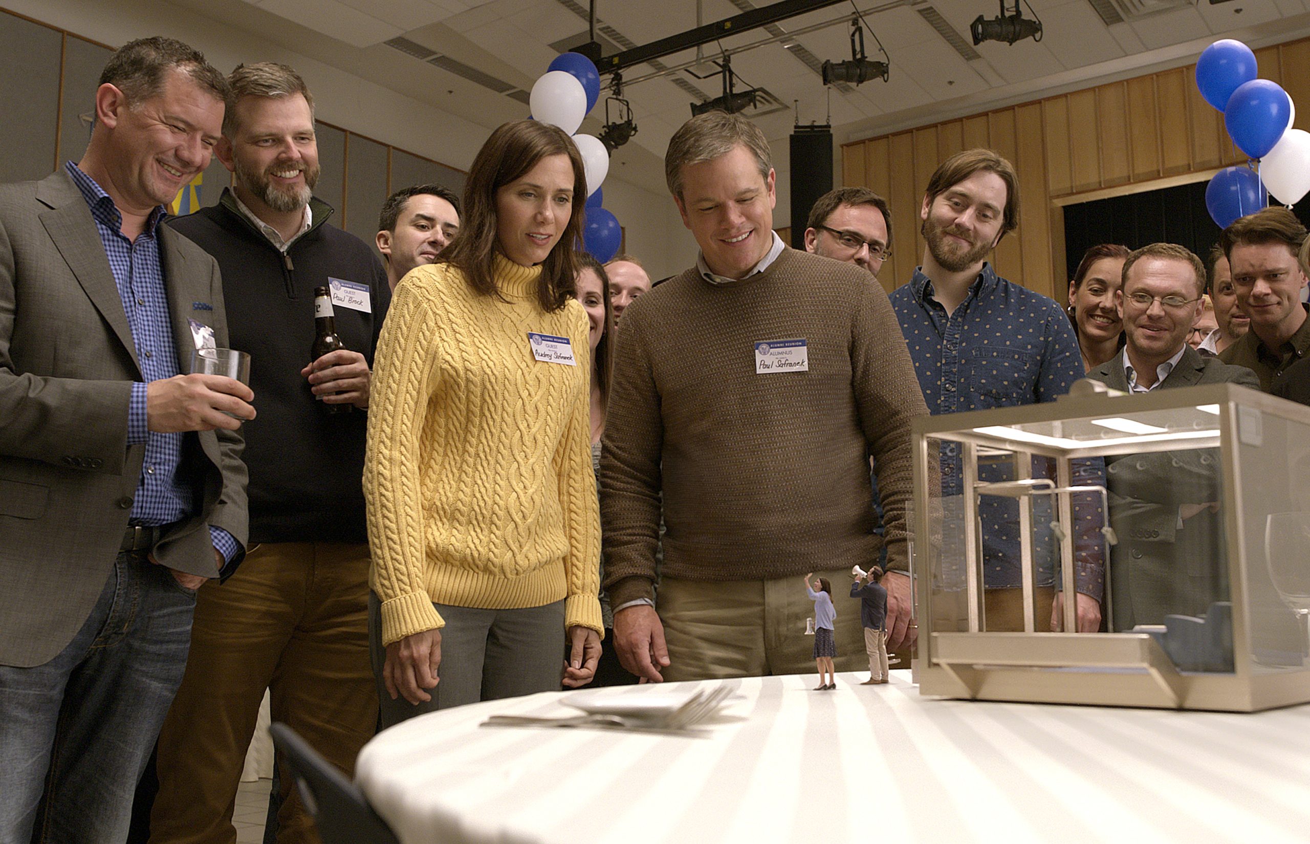 Matt Damon encolhe em trailer oficial de Pequena Grande Vida