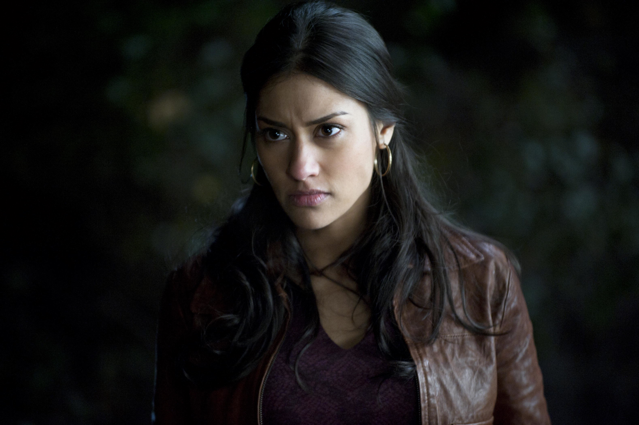 Janina Gavankar, de Arrow, vai estrelar nova série comédia da FOX