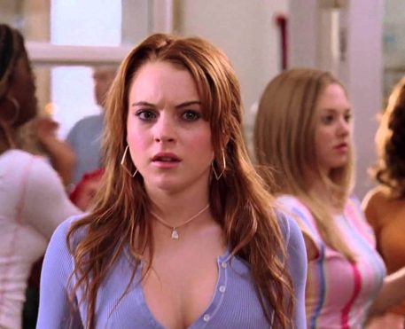 Lindsay Lohan faz aparição surpresa na estreia de Meninas Malvadas