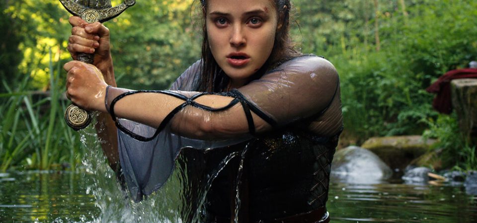 KATHERINE LANGFORD as NIMUE em CURSED / Netflix © 2020