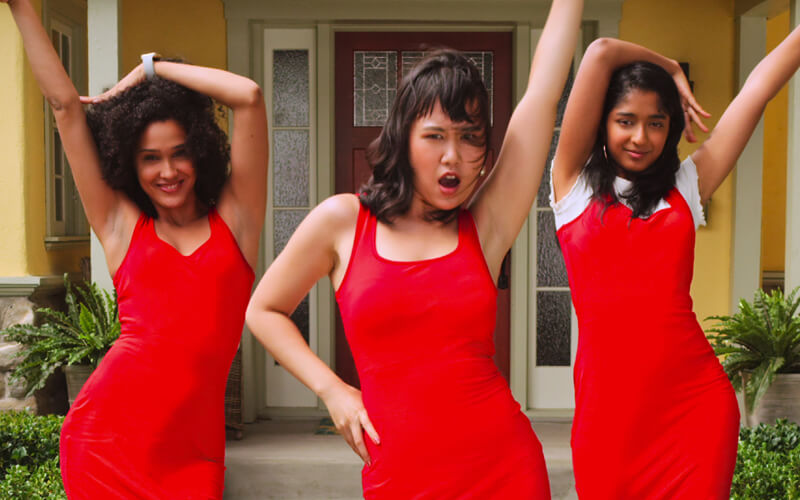 Fabíola, Eleanora e Devi gravando um Tik Tok.