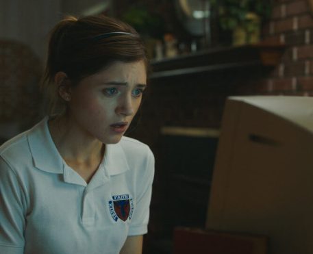 Yes God Yes com atriz de Stranger Things