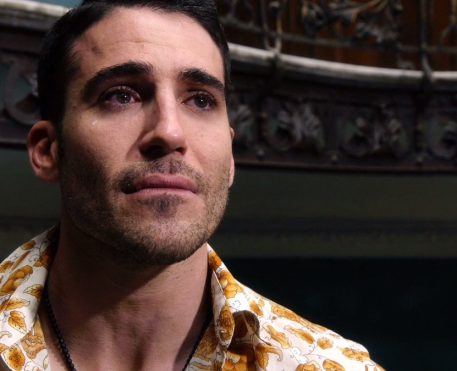 Miguel Ángel Silvestre de Sense8 em La Casa de Papel