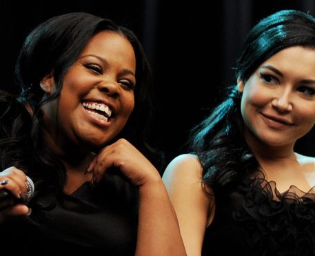 Amber Riley faz tributo emocionante a Naya Rivera