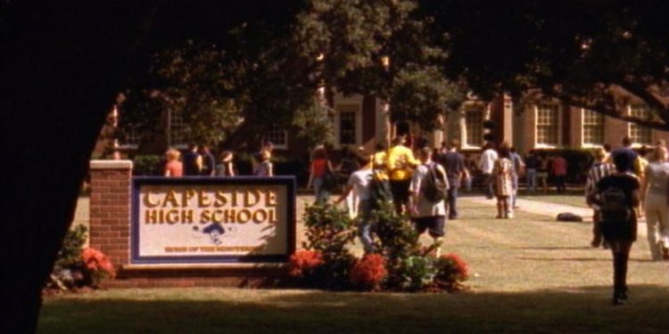 Smallville e as 10 cidades fictícias que maracam as séries adolescentes
