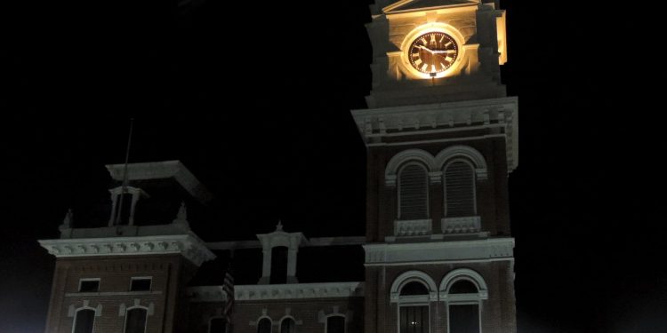 Cidade da série The Vampire Diaries Smallville e as 10 cidades fictícias que maracam as séries adolescentes