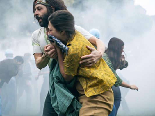 THE TRIAL OF THE CHICAGO 7 (Featured) JEREMY STRONG as Jerry Rubin in THE TRIAL OF THE CHICAGO 7. Cr. NIKO TAVERNISE/NETFLIX © 2020