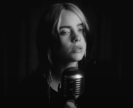 Billie Eilish lança clipe de "No Time To Die"