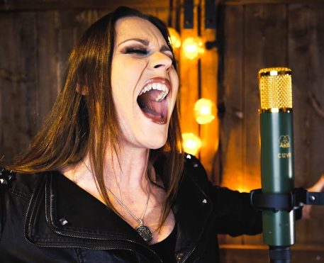 Floor Jansen, do Nightwish, lança incrível versão de "Let it Go"
