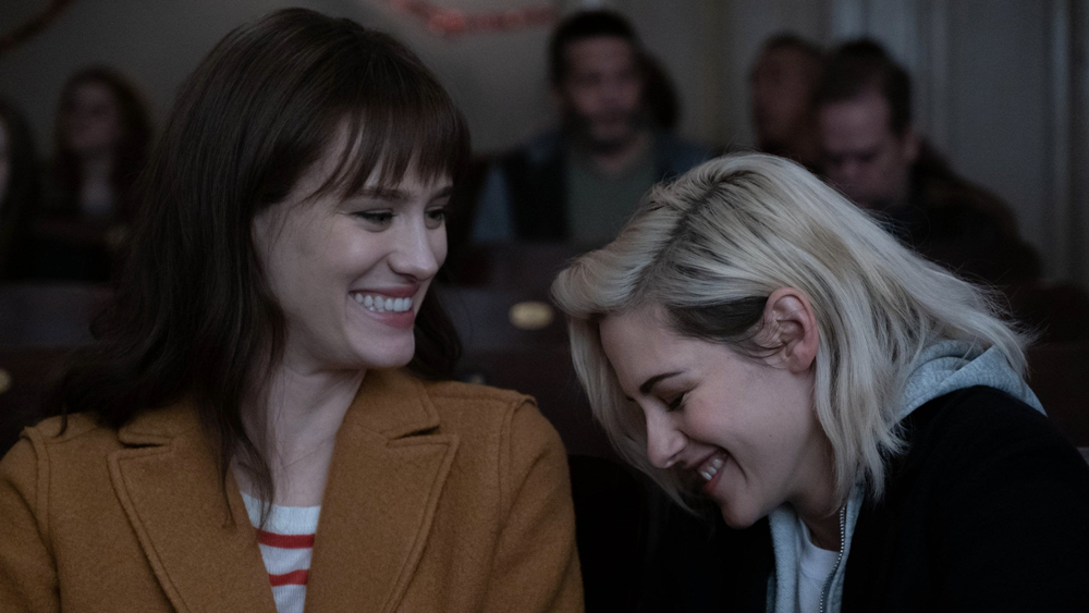 Kristen Stewart e Mackenzie Davis vivem casal em Happiest Season