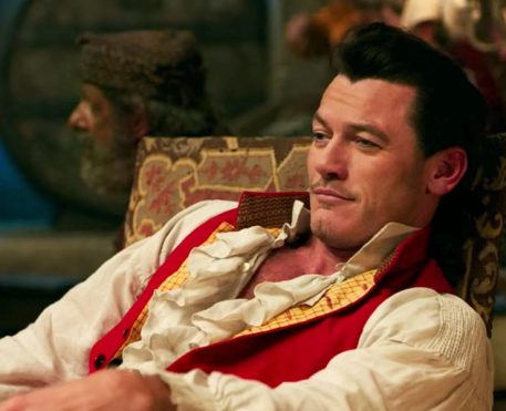 Luke Evans será Barker, o Cocheiro no live-action de Pinóquio