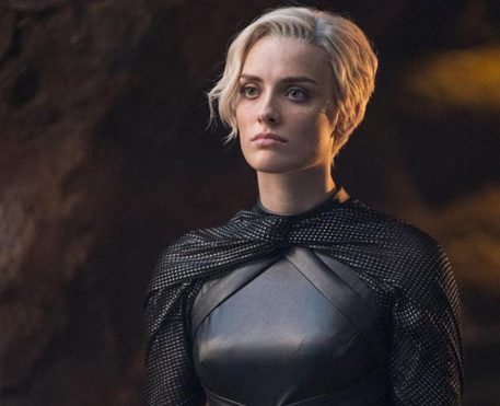 Batwoman | Wallis Day será a nova Kate Kane na série
