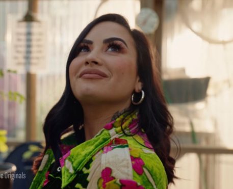 Demi Lovato divulga o esperado single "Dancing With The Devil"