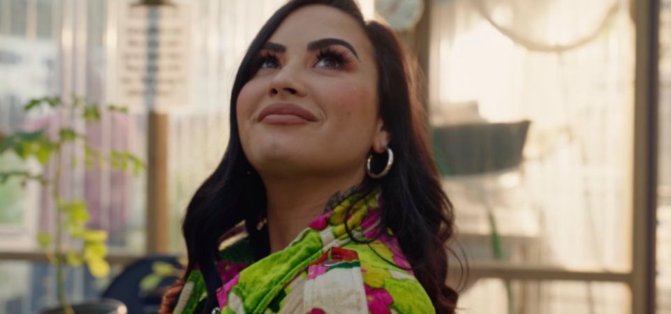 Demi Lovato divulga o esperado single "Dancing With The Devil"