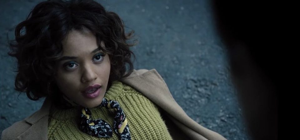 Kiersey Clemons vai retornar como Iris West no filme do Flash