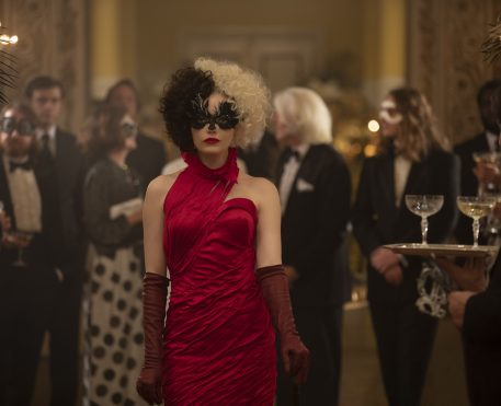 Emma Stone as Cruella in Disney’s live-action CRUELLA. Photo by Laurie Sparham.