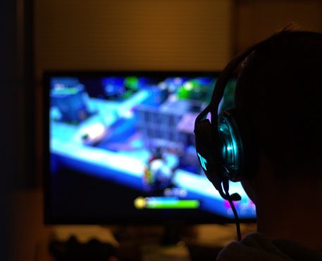 Jogos e a humanidade: um olhar acadêmico e um olhar econômico