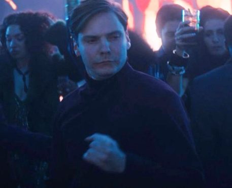 Marvel divulga vídeo com uma hora do Barão Zemo dançando