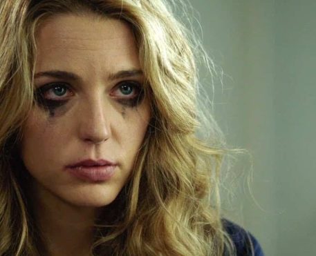 Gaslight | Jessica Rothe, de A Morte Te Dá Parabéns, vai estrelar série de suspense