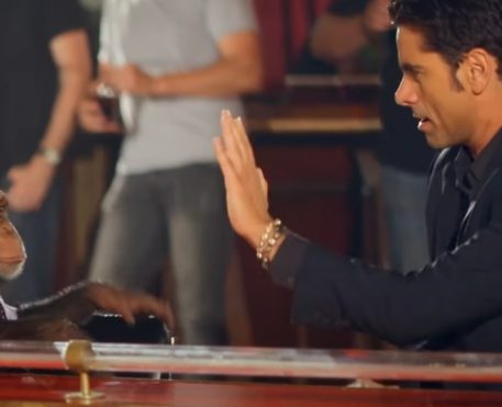 The Offspring lança clipe com participação do ator John Stamos
