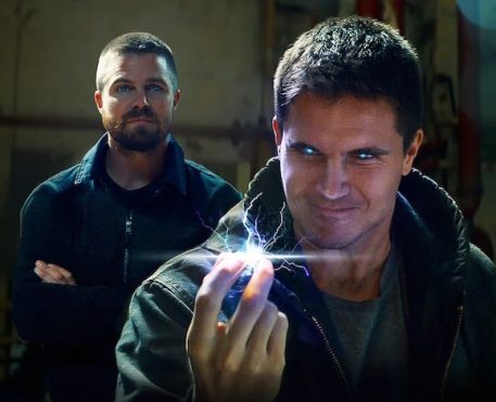 Code 8 | Robbie e Stephen Amell estão trabalhando em sequência do filme