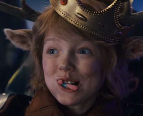 Sweet Tooth | Christian Convery se delicia com brigadeiro em vídeo