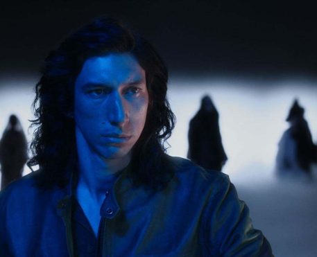 Annette | Adam Driver fica pelado em novo trailer do musical