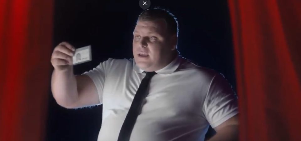 Darlan Romani vira o Sr. Incrível em comercial do Disney+