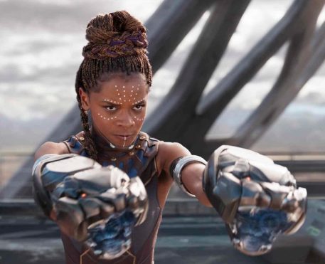 Letitia Wright incentiva campanha contra vacinação nos Estados Unidos