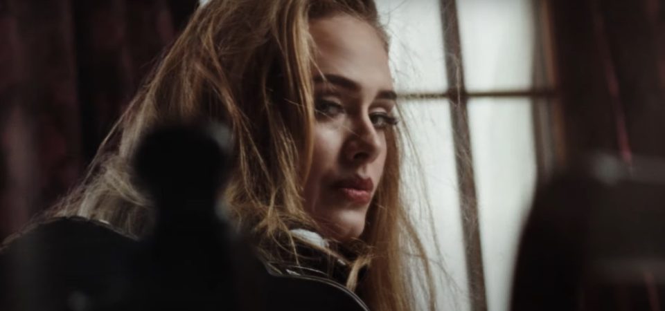 Adele lança clipe de "Easy on Me", primeira música inédita desde 2015