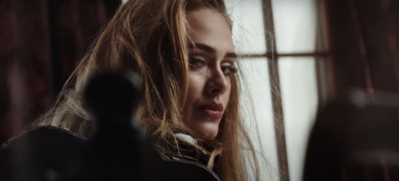 Adele lança clipe de "Easy on Me", primeira música inédita desde 2015