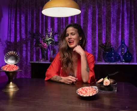 Ana Cañas fala da estreia como apresentadora e do álbum sobre Belchior
