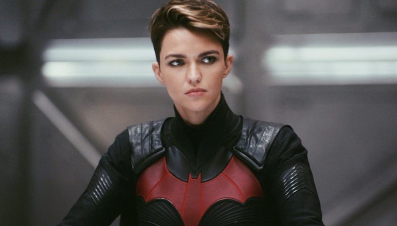 Ruby Rose denuncia abusos e mortes no set de Batwoman