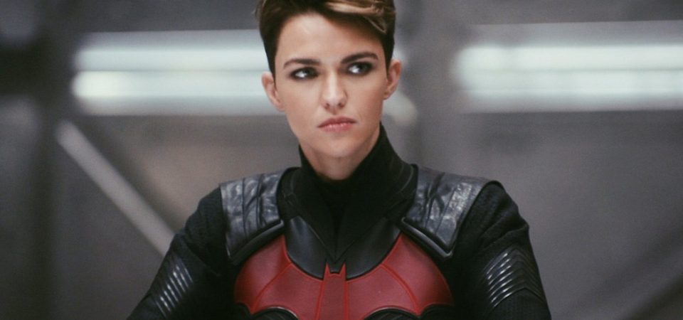 Ruby Rose denuncia abusos e mortes no set de Batwoman