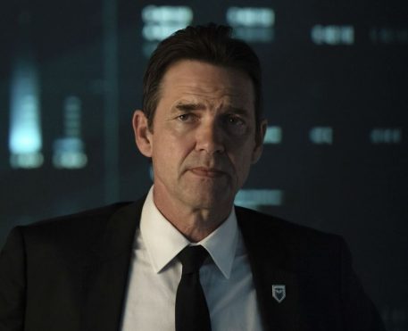 Batwoman | WB TV defende Dougray Scott das acusações de Ruby Rose