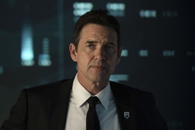 Batwoman | WB TV defende Dougray Scott das acusações de Ruby Rose