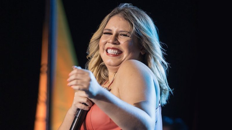 Cantora Marília Mendonça morre em acidente de avião