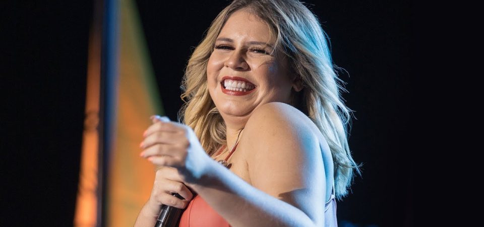 Cantora Marília Mendonça morre em acidente de avião