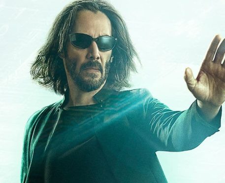 Neo e o seu óculos são destaques no novo cartaz de Matrix Resurrections