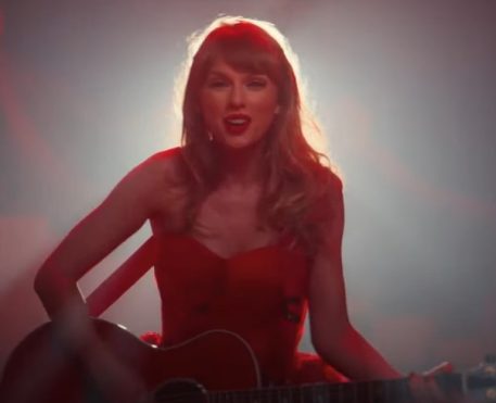 Taylor Swift lança clipe da faixa “I Bet You Think About Me”
