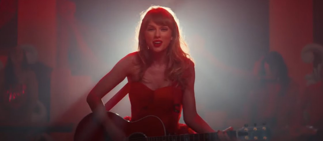 Taylor Swift lança clipe da faixa "I Bet You Think About Me"