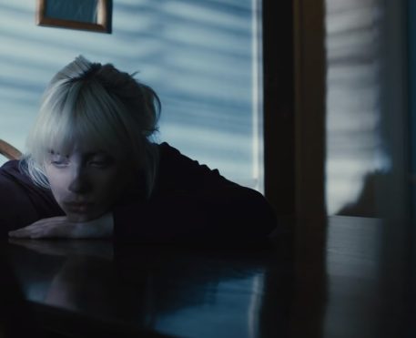 Billie Eilish dirige o vídeo oficial da faixa "Male Fantasy"