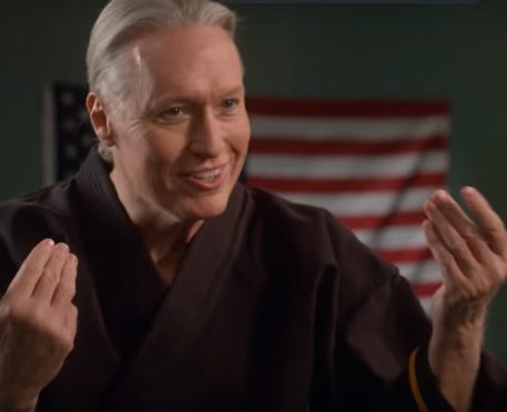 Cobra Kai | Terry Silver está de volta no trailer da 4ª temporada