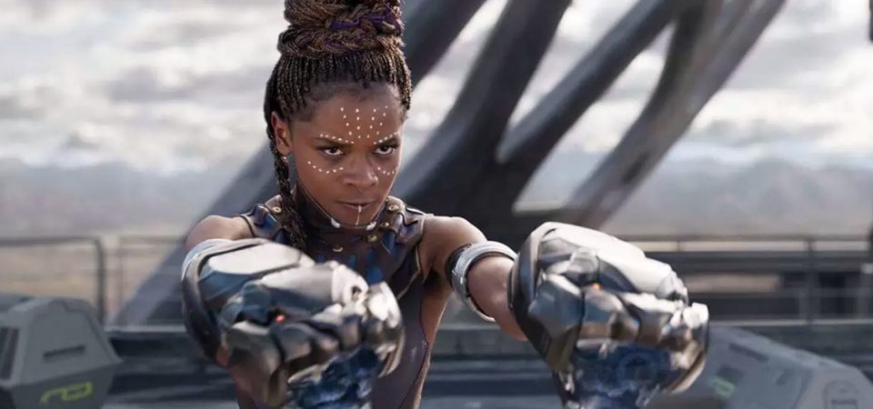 Letitia Wright volta ao set da sequência de Pantera Negra 2 após lesão
