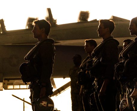 Top Gun: Maverick | Nova imagem mostra Tom Cruise e os jovens pilotos